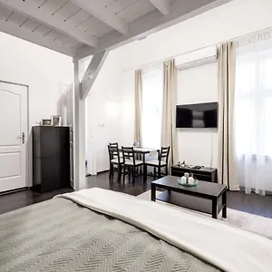 Charming Downtown Hideaway Steps From New York Cafe! Appartamento